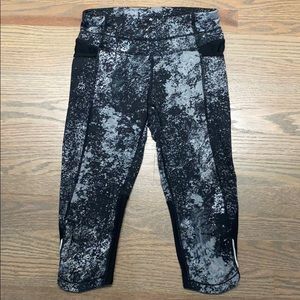 Athleta printed black and white cropped leggings